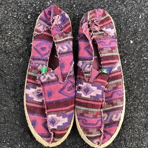Purple tribal print sanuks ⭐️⭐️ON HOLD⭐️⭐️